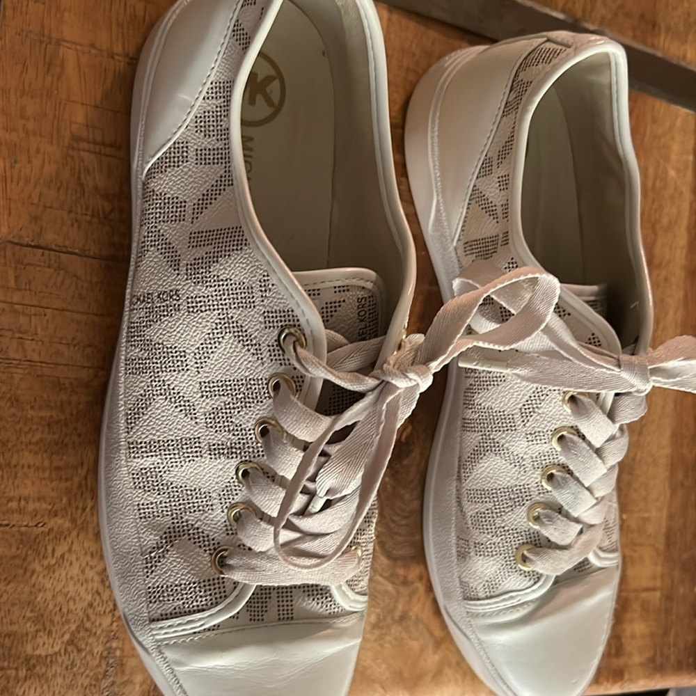 Gently worn - Picture 3 of 4